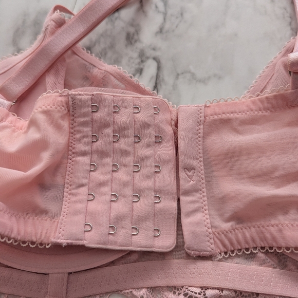 Victoria's Secret Pink Lace Bra size 38DD - Picture 3 of 6